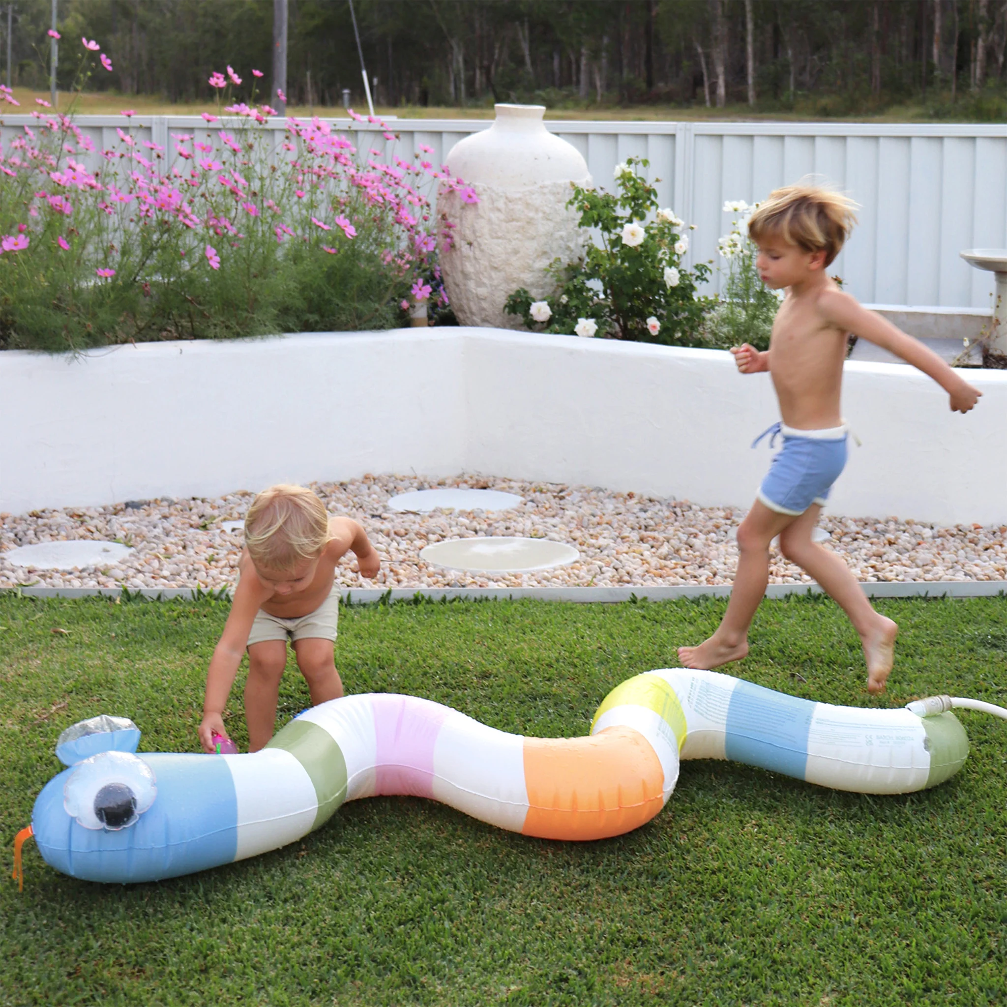 Inflatable Snake Sprinkler - Into the Wild - Image 3
