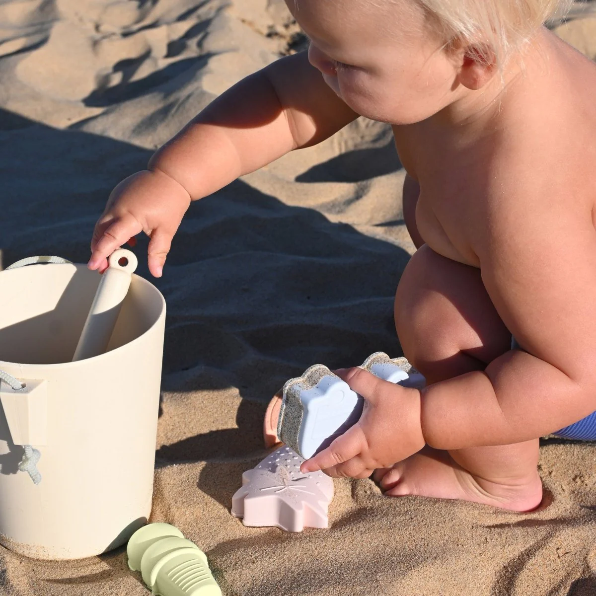 Silicone Bucket & Spade Set - Apple Sorbet - Image 3