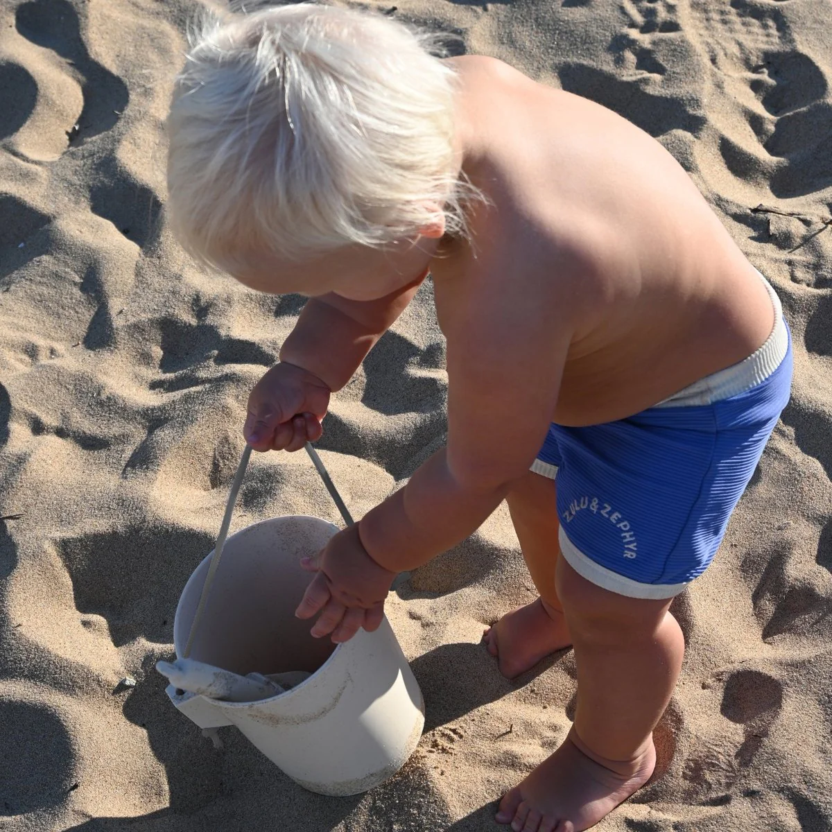 Silicone Bucket & Spade Set - Apple Sorbet - Image 4